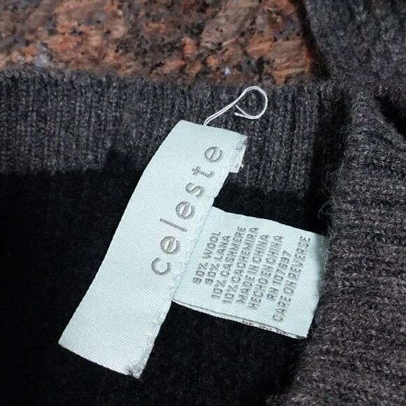 Celeste Infinity Cashmere Scarf and Beanie...NEW but the tags are missing. - Picture 4 of 5